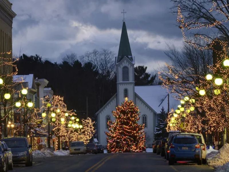Christmas Towns in Michigan